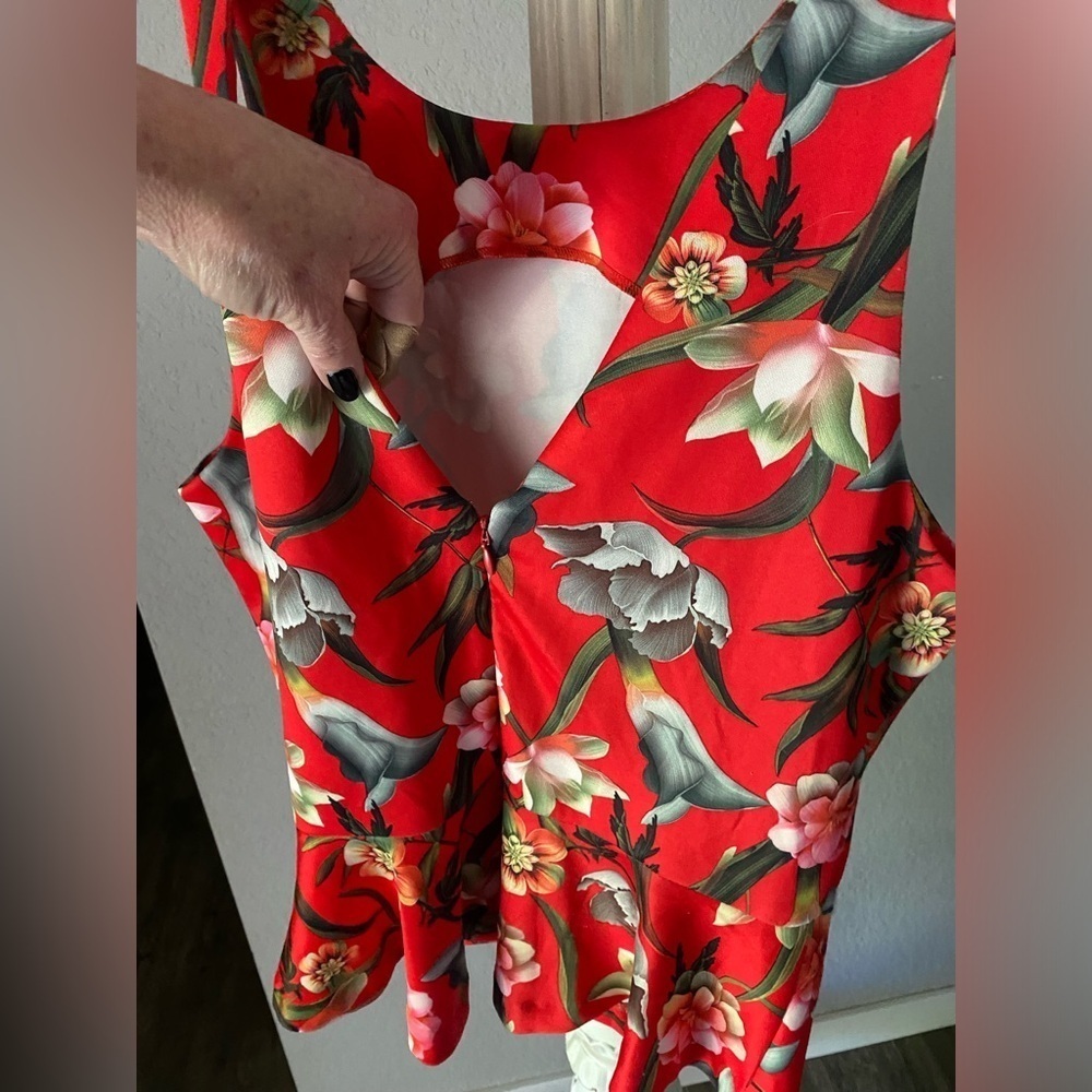 ALEXIA ADMOR Red Floral Sleeveless Peplum Blouse - SZ Small NWOT - Picture 6 of 8